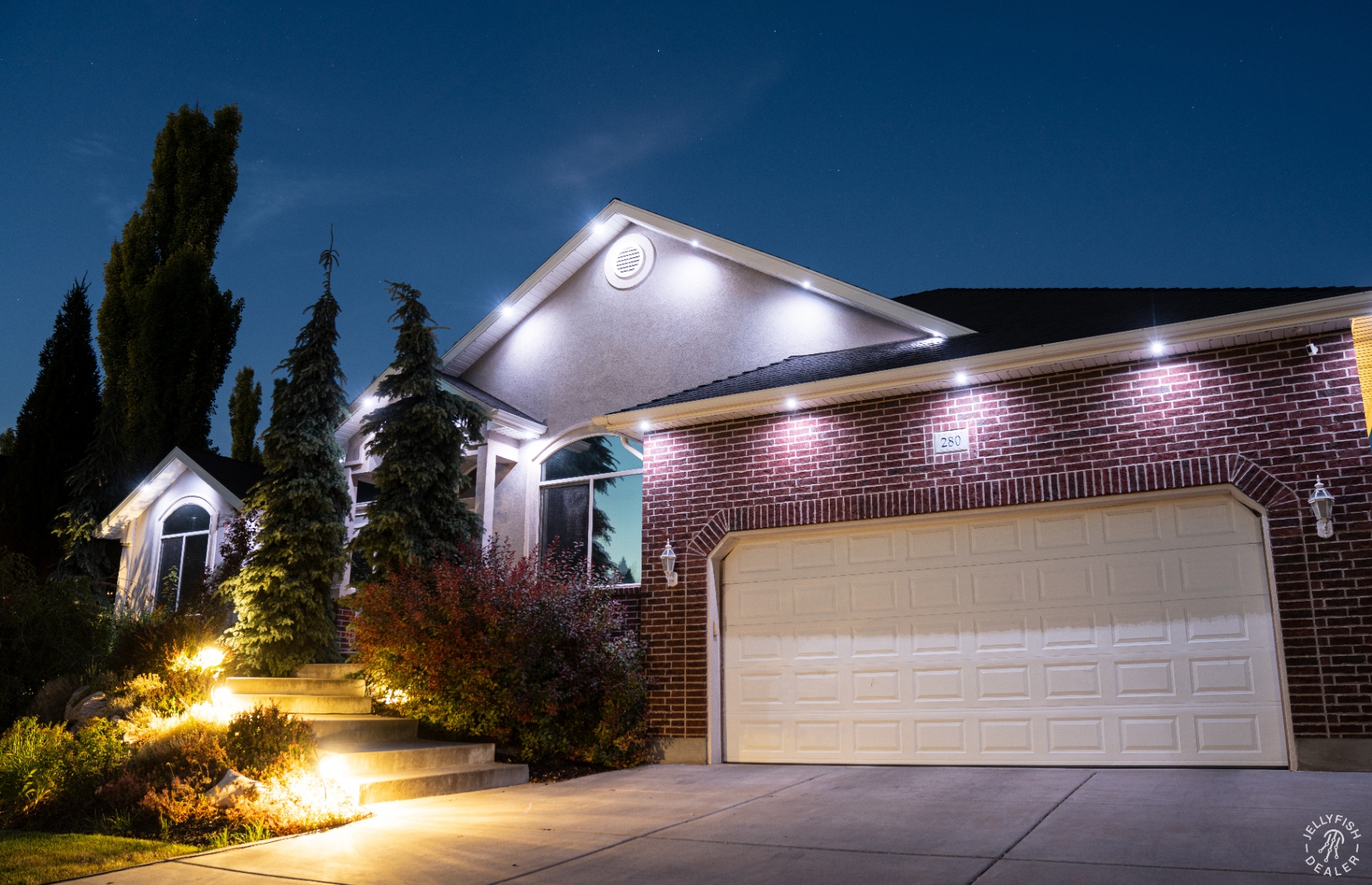 Brick Rambler · Warm White Trim