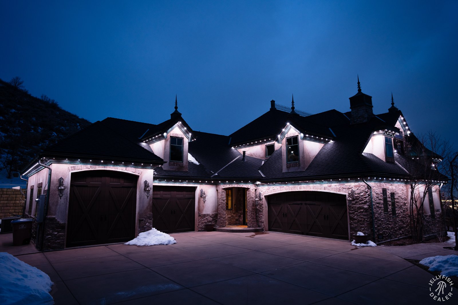 For homes in Fostoria that want year-round accent light. in Fostoria, Ohio