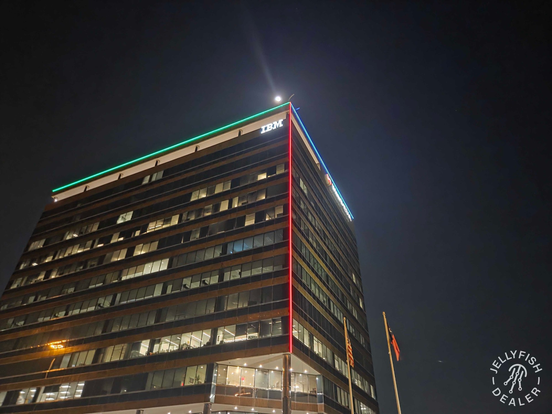 IBM tower — dual color edges